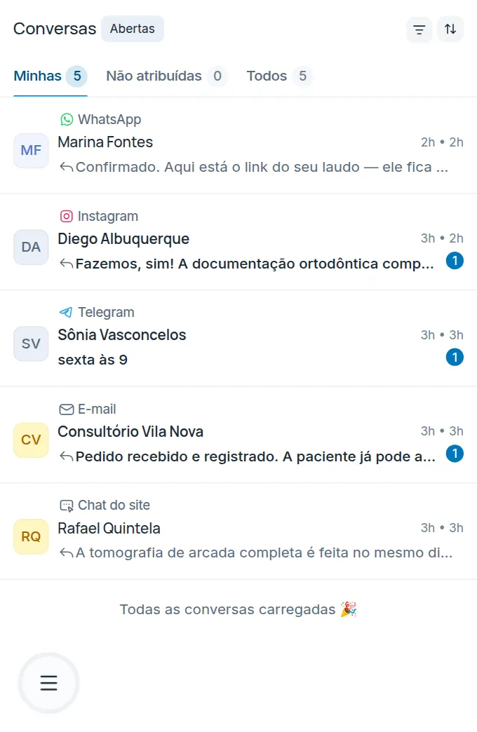 Fila de conversas do GestAI Hub com atendimentos de diferentes canais na mesma tela.